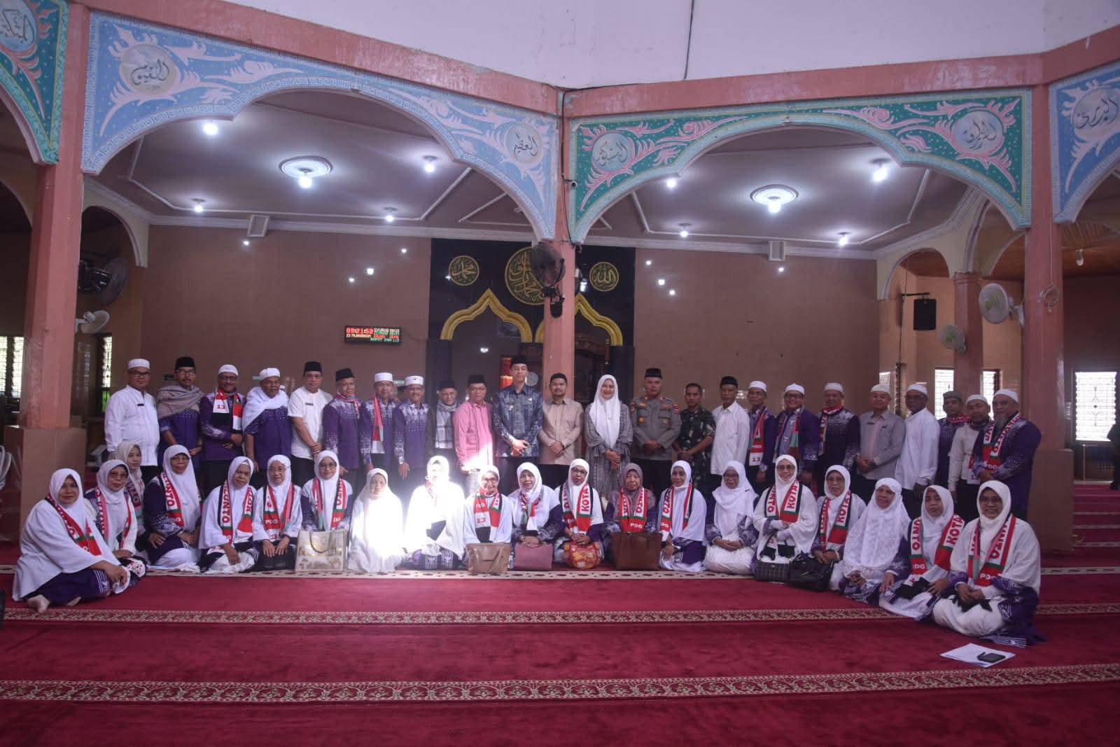 Pemko Sawahlunto Sambut Kepulangan Jemaah Haji  2025 dalam Wirid Gabungan di Mesjid Agung