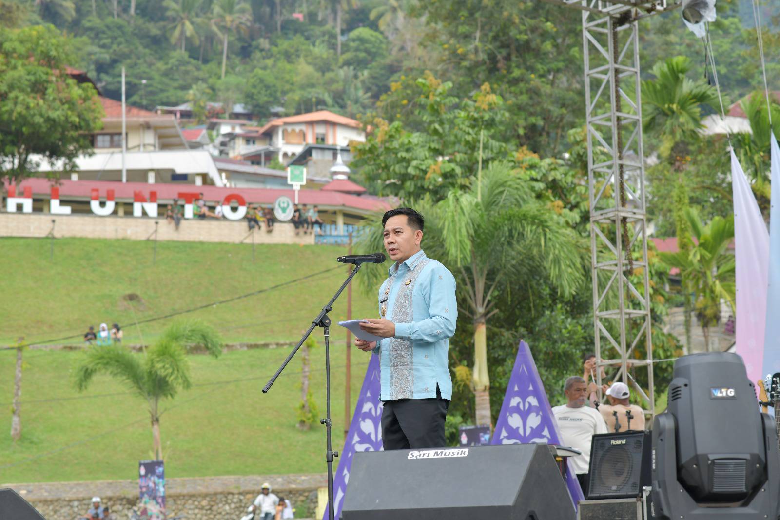 Penjabat (Pj) Wali Kota Sawahlunto Fauzan Hasan, S.STP, M.Si buka rangkaian acara Sawahlunto Internasional Songket Silungkang Carnival (SISSCa) 2024