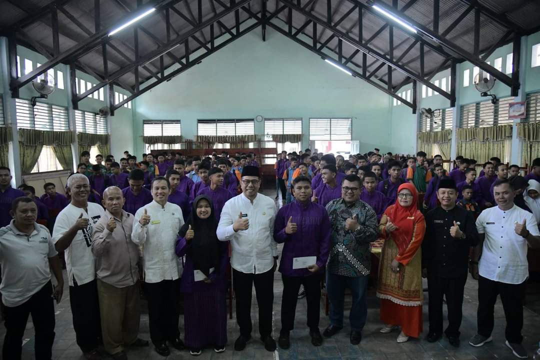 SMK Negeri 2 Sawahlunto  menerima  beasiswa Program Indonesia Pintar dari pemerintah pusat