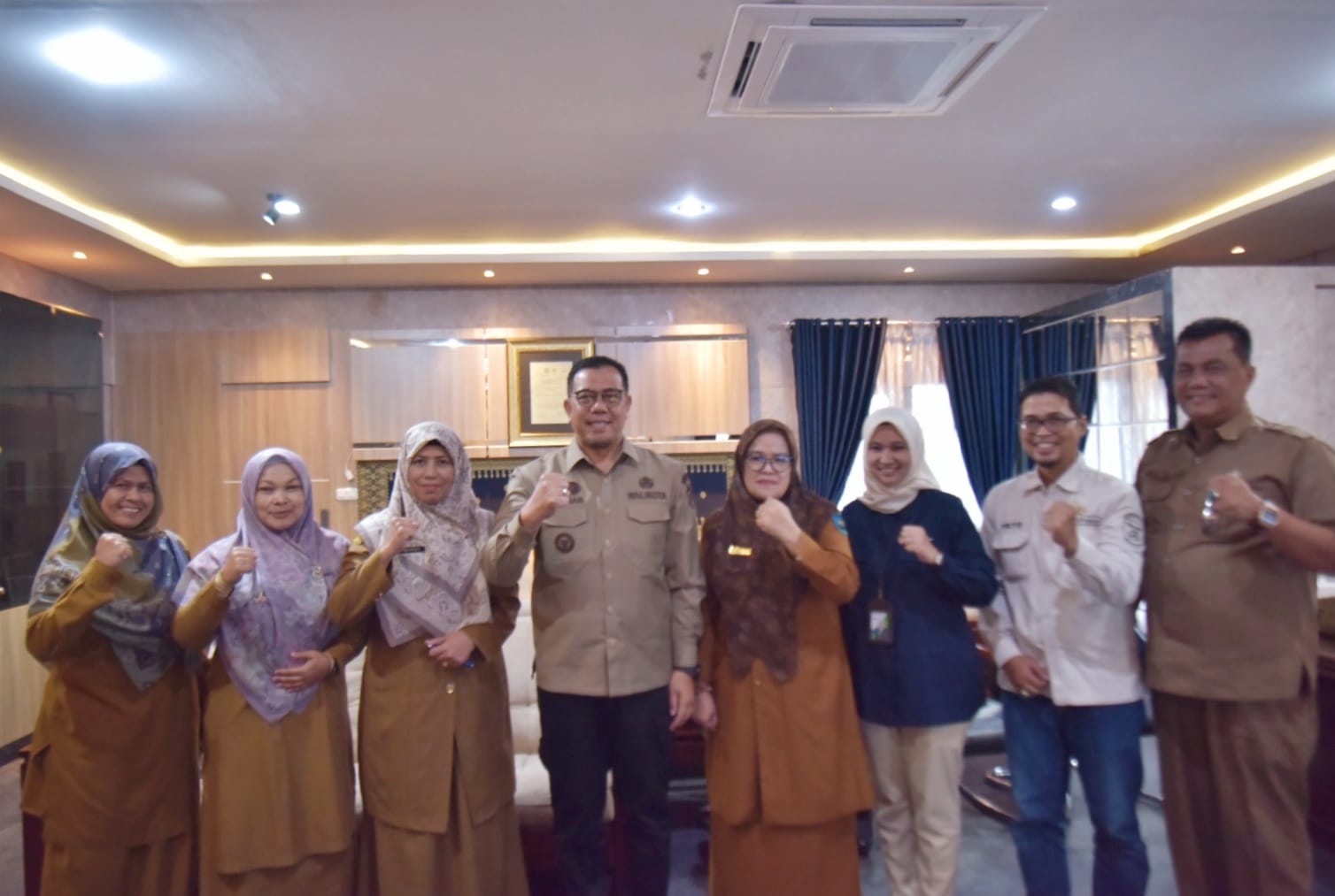 Penjabat (Pj) Wali Kota Sawahlunto, Dr. Zefnihan, AP, M.Si, ikuti Wawancara Penilaian Anugerah Penghargaan Jaminan Sosial Ketenagakerjaan (Paritrana) Provinsi Sumatera Barat Tahun 2024 secara daring
