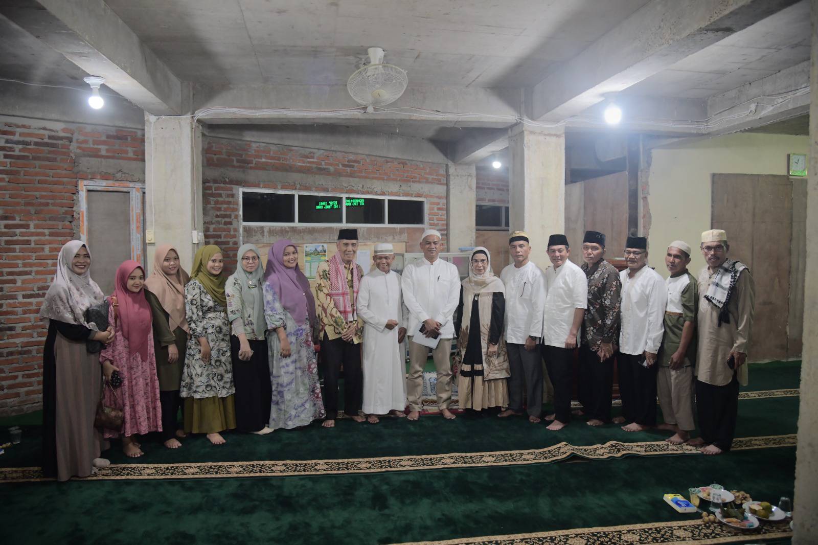 Sekretaris Daerah Kota Sawahlunto Dr.dr. Ambun Kadri, MKM, dampingi Tim IX Safari Ramadhan Pemprov Sumbar ke Masjid Quba Sungai Durian Kecamatan Barangin