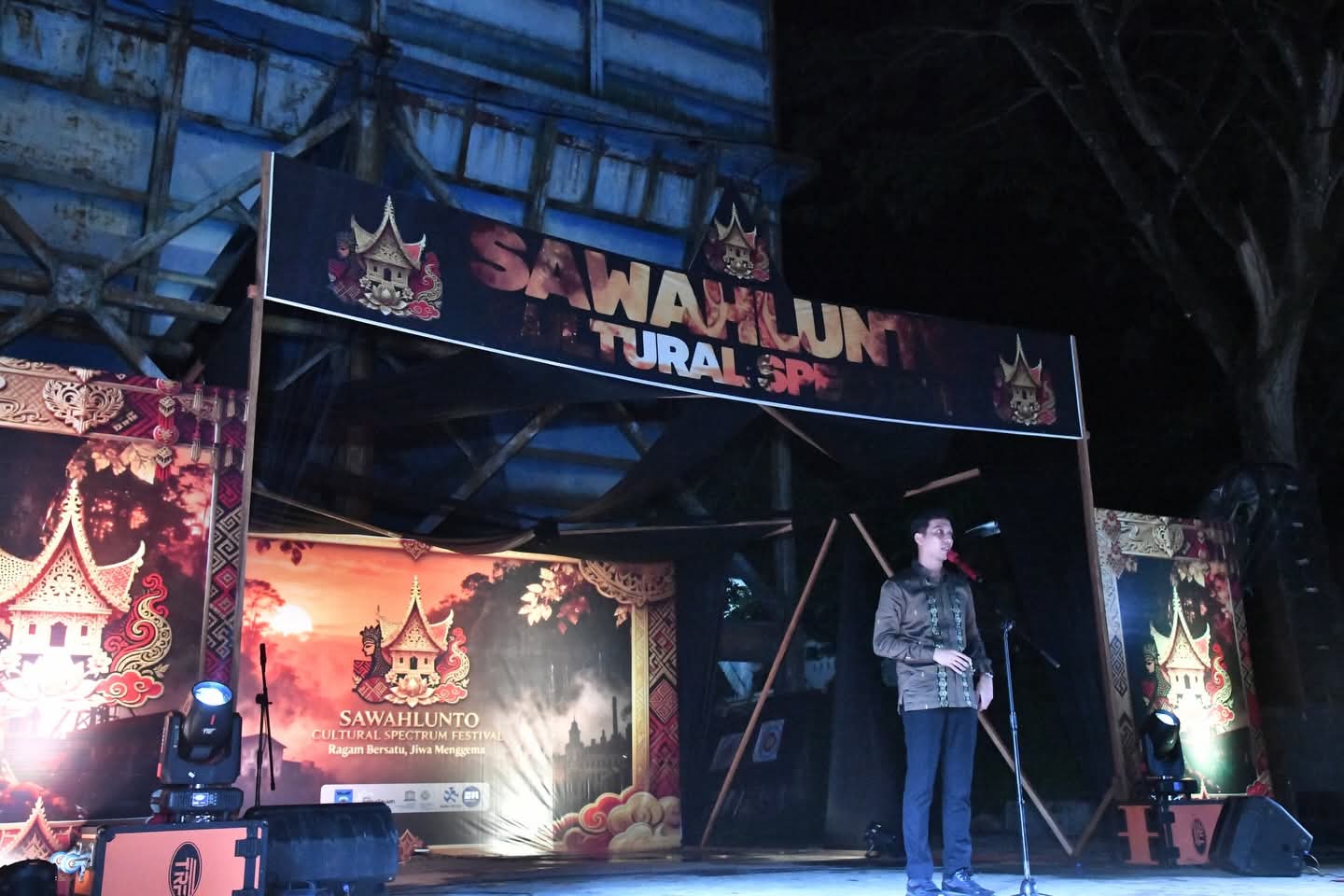 Wali Kota Sawahlunto Buka Sawahlunto  Cultural Spectrum  Festival Di Taman Silo