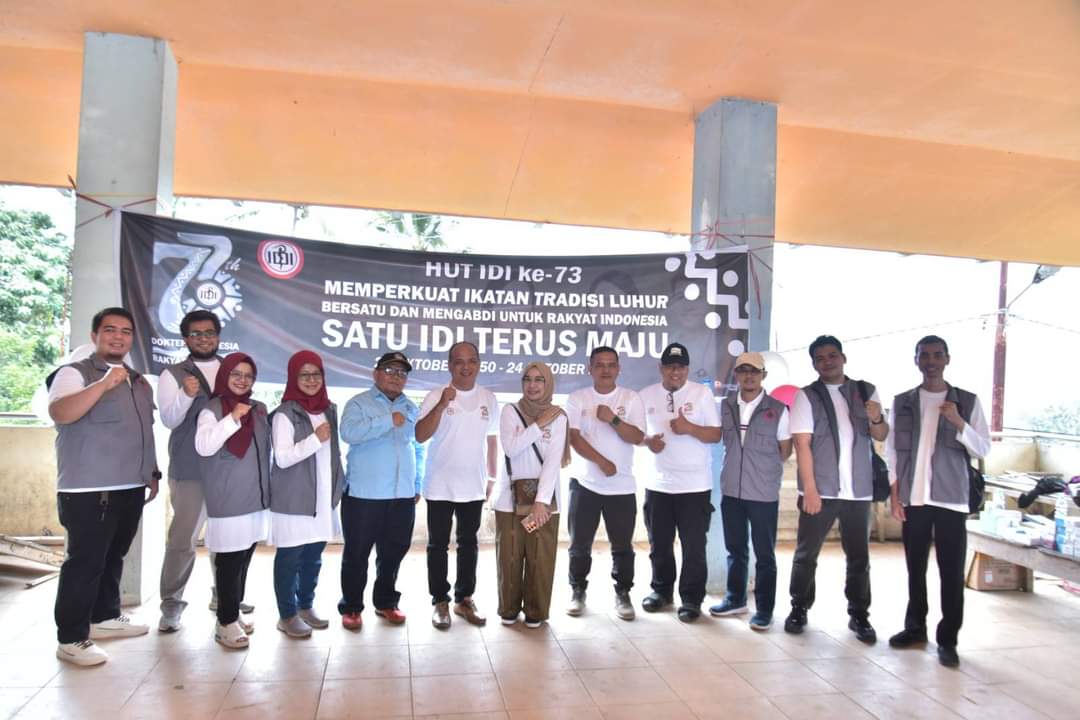 IKATAN DOKTER INDONESIA (IDI) Kota Sawahlunto memgadakan pengobatan gratis  di Desa Lumindai