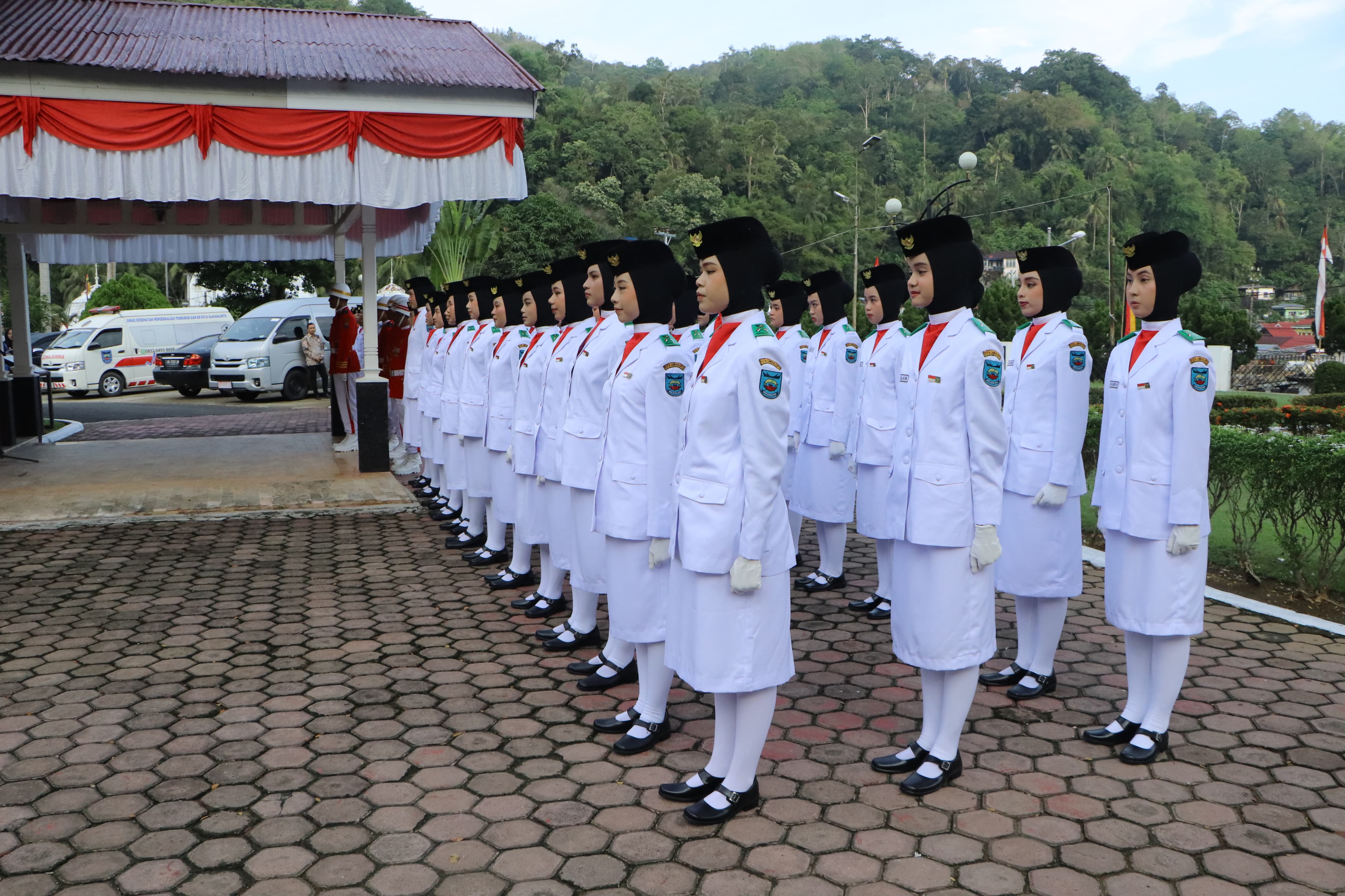 Paskibraka Kota Sawahlunto Dilepas di Rumah Dinas Wali Kota " Siap Bertugas Mengibarkan Sang Saka Merah Putih"