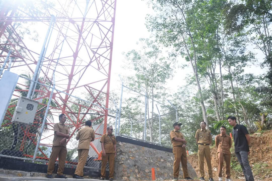 Wali Kota Sawahlunto Riyanda Putra tinjau tower BTS  di Desa Batu Tanjung Kecamatan Talawi