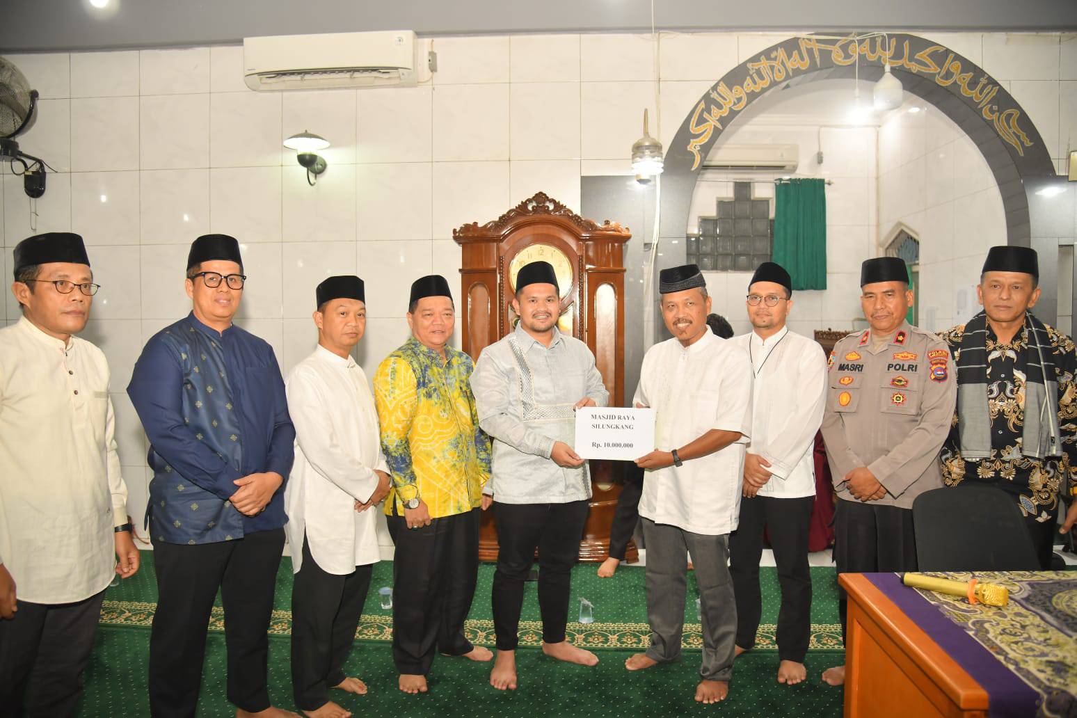 Wakil Wali Kota Sawahlunto Jeffry Hibatullah serahkan bantuan hibah pembangunan mesjid