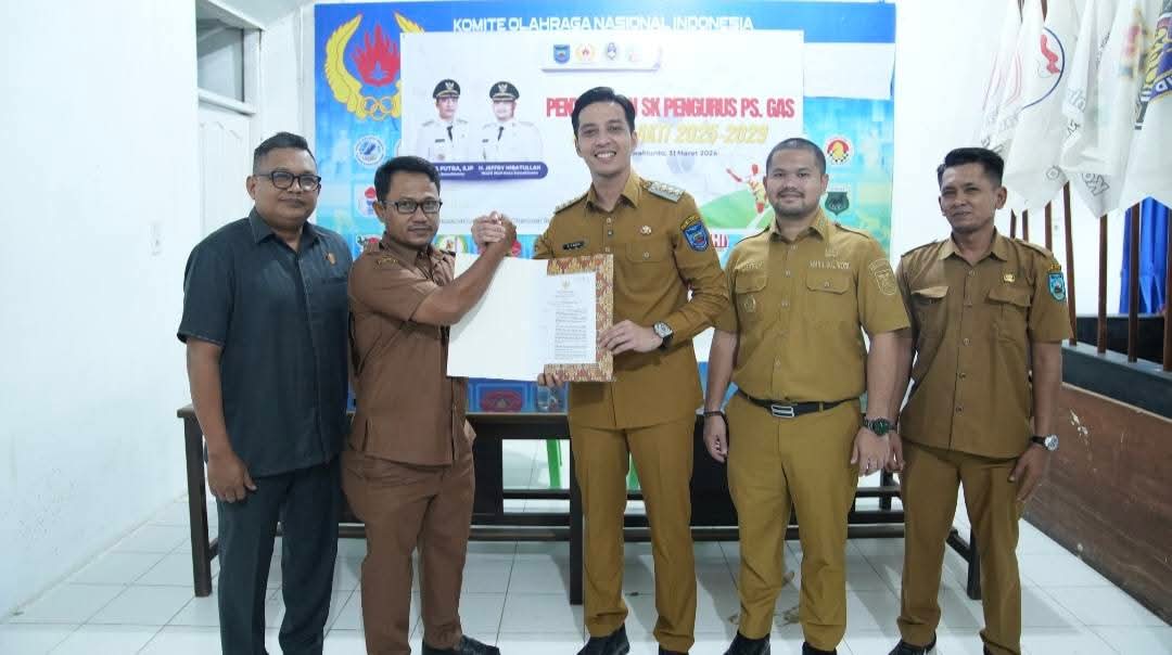 Wali Kota Sawahlunto Serahkan SK Kepengurusan PS Gas 2025-2029: Momentum Kebangkitan Sepakbola  Kota Arang