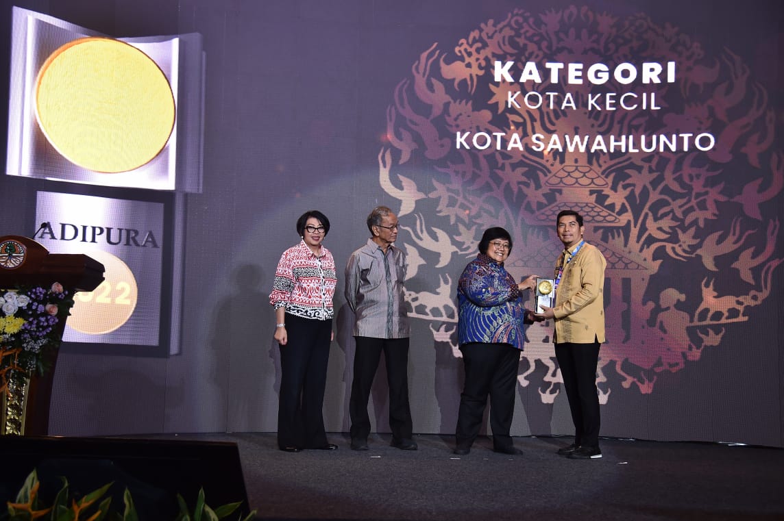 Bukti Keberhasilan Tata Kelola Kebersihan Lingkungan, Kota Sawahlunto Terima Piala Adipura Tahun 2022