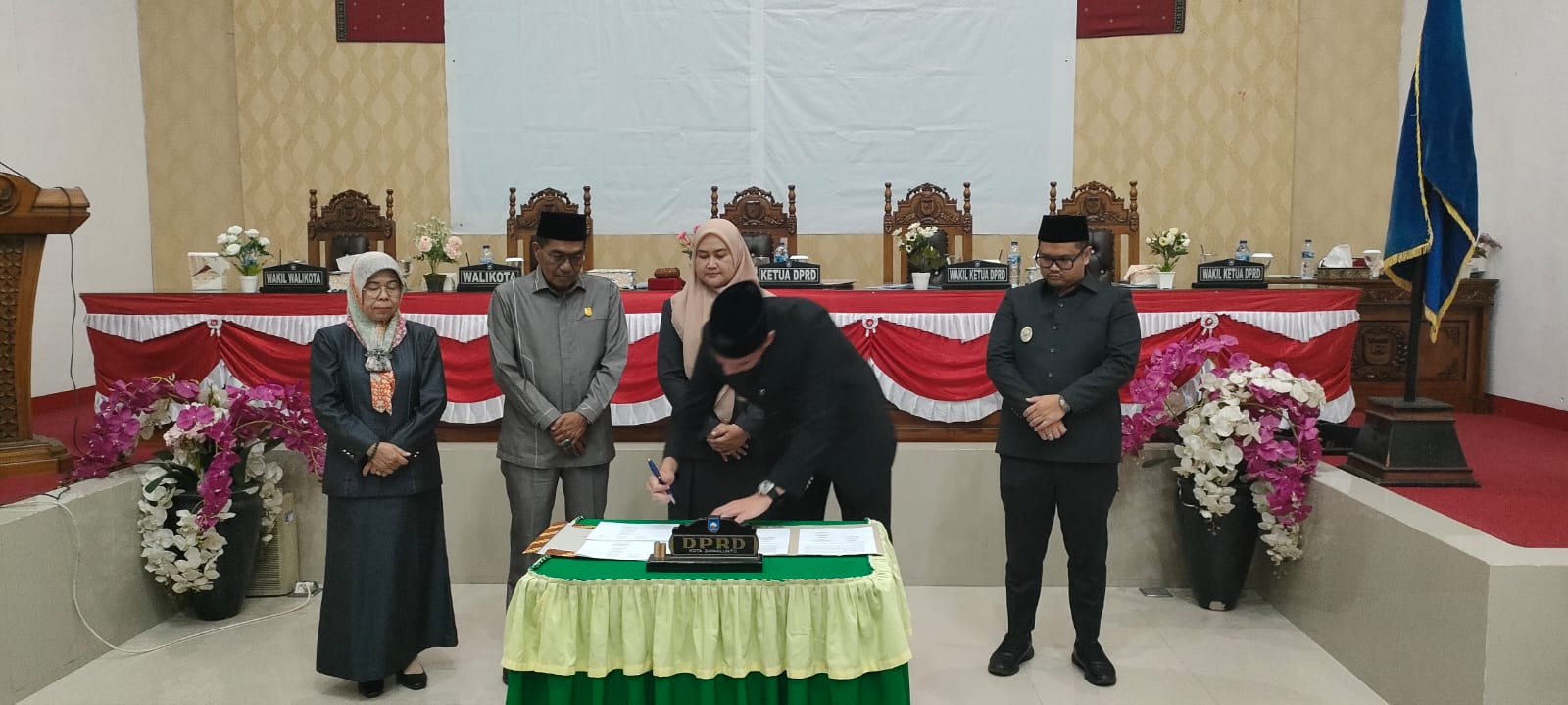 5 Fraksi DPRD Kota Sawahlunto Setujui Rancangan Peraturan Daerah( Ranperda) tentang Perubahan Anggaran Pendapatan dan Belanja Daerah (APBD) Kota Sawahlunto Tahun Anggaran 2026 menjadi Peraturan Daerah (Perda) Kota Sawahlunto