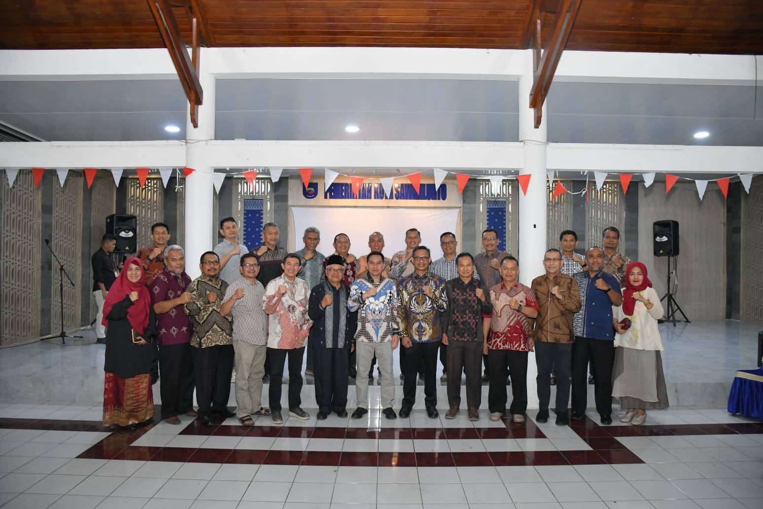 Acara perpisahan purna jabatan (pensiun) Asisten Ekonomi Pembangunan dan Inspektur Kota Sawahlunto