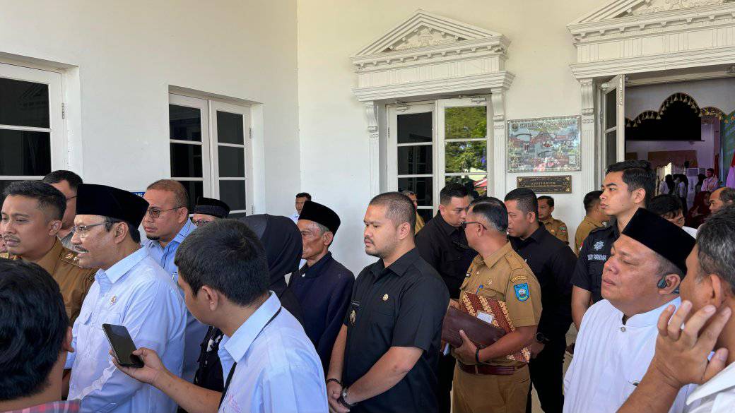 Wawako Jeffry Serahkan Proposal Pembangunan Sosial kepada Mensos Gus Ipul di Padang