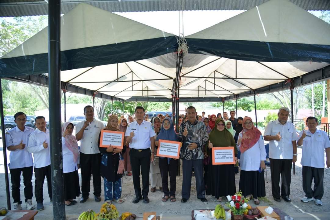 Walikota Sawahlunto Menyerahkan Bantuan Alat Tenun Bukan Mesin Kepada IKM Kota Sawahlunto