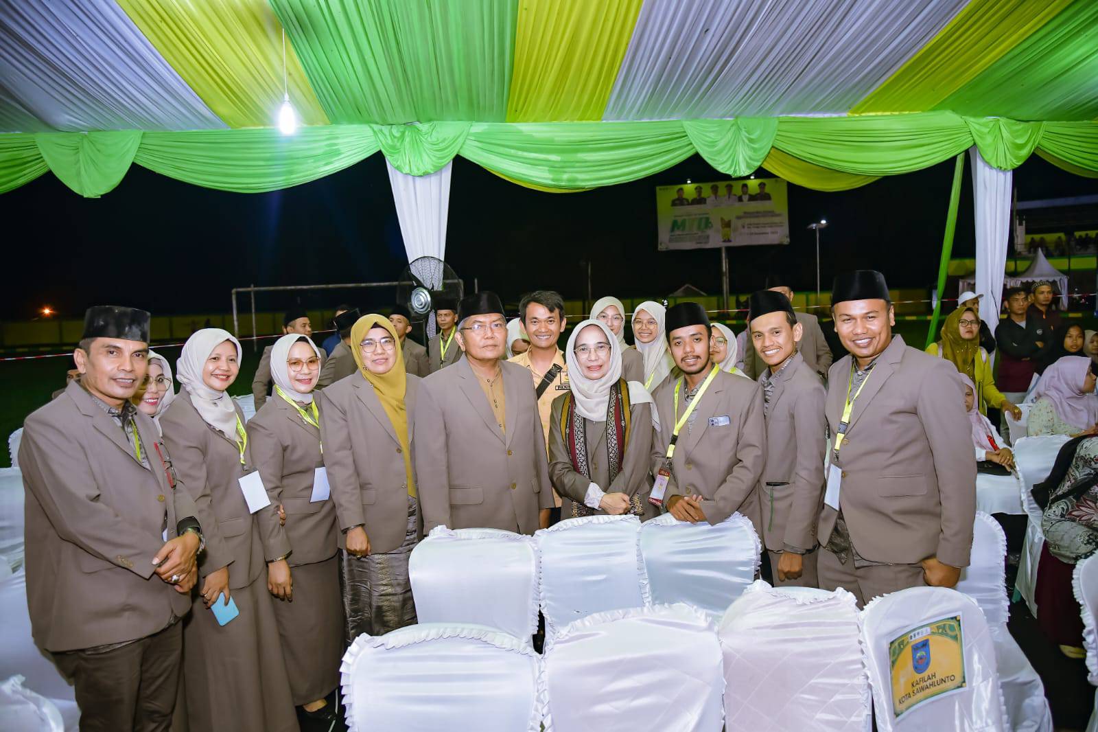 Sekretaris Daerah Kota Sawahlunto Dr.dr. Ambun Kadri, MKM  memimpin rombongan kafilah MTQ Sawahlunto dalam pembukaan MTQ Nasional ke-XL Tingkat Provinsi Sumatera Barat Tahun 2023
