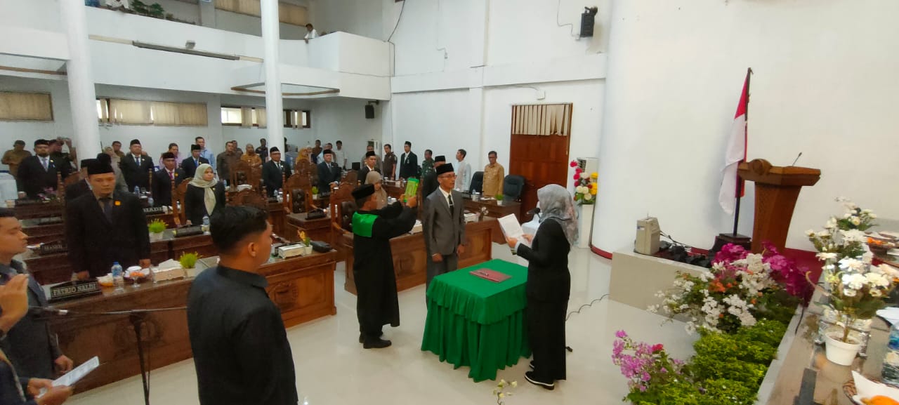 Pengambilan Sumpah Jabatan PAW Anggota DPRD Sawahlunto Sisa Masa Jabatan 2024-2029