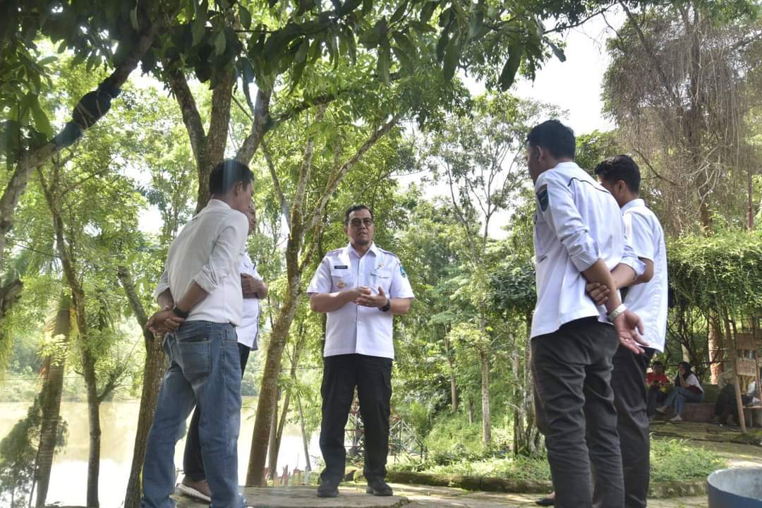 Pj Walikota Zefnihan meninjau langsung Taman Satwa Kandi