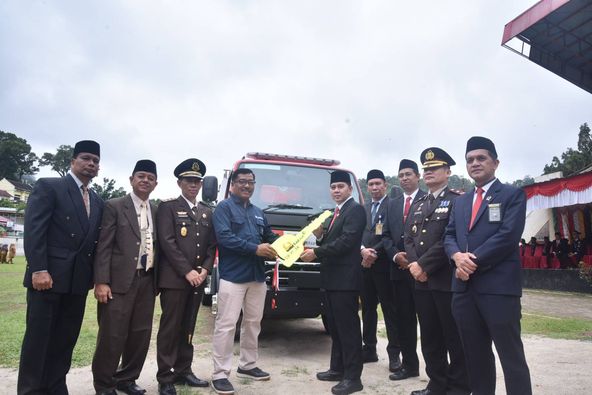 Penyerahan bantuan 1 unit mobil pemadam kebakaran (damkar) dari CSR PT.  Bukit Asam