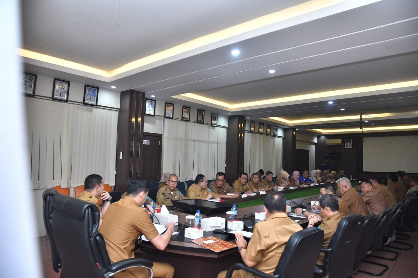 Wali Kota Pimpin Rapim , Tekankan Evaluasi Kinerja AsN dan Pembenahan RSUD