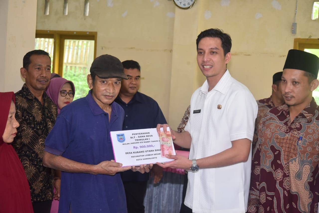 Wali Kota Sawahlunto Riyanda Putra monitor langsung penyaluran Bantuan Langsung Tunai (BLT) Dana Desa Kubang Utara Sikabu