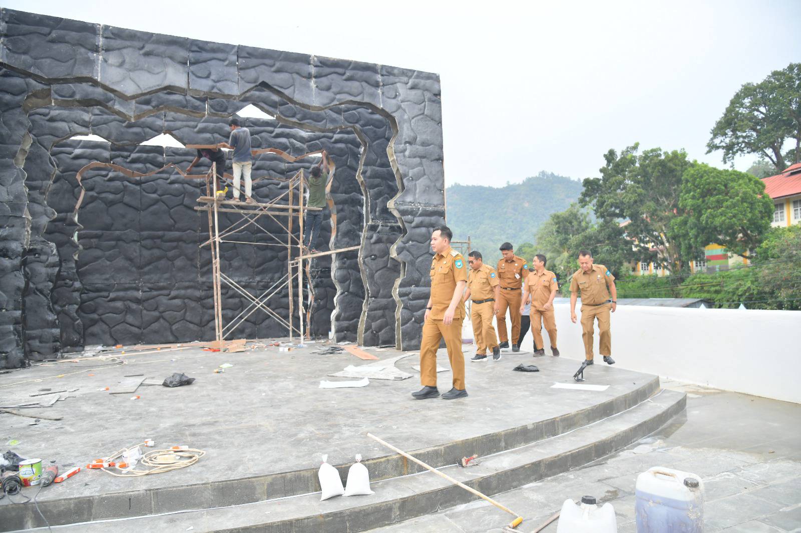 Pj Wali Kota tinjau perkembangan pekerjaan Terminal Pasar Kota Sawahlunto