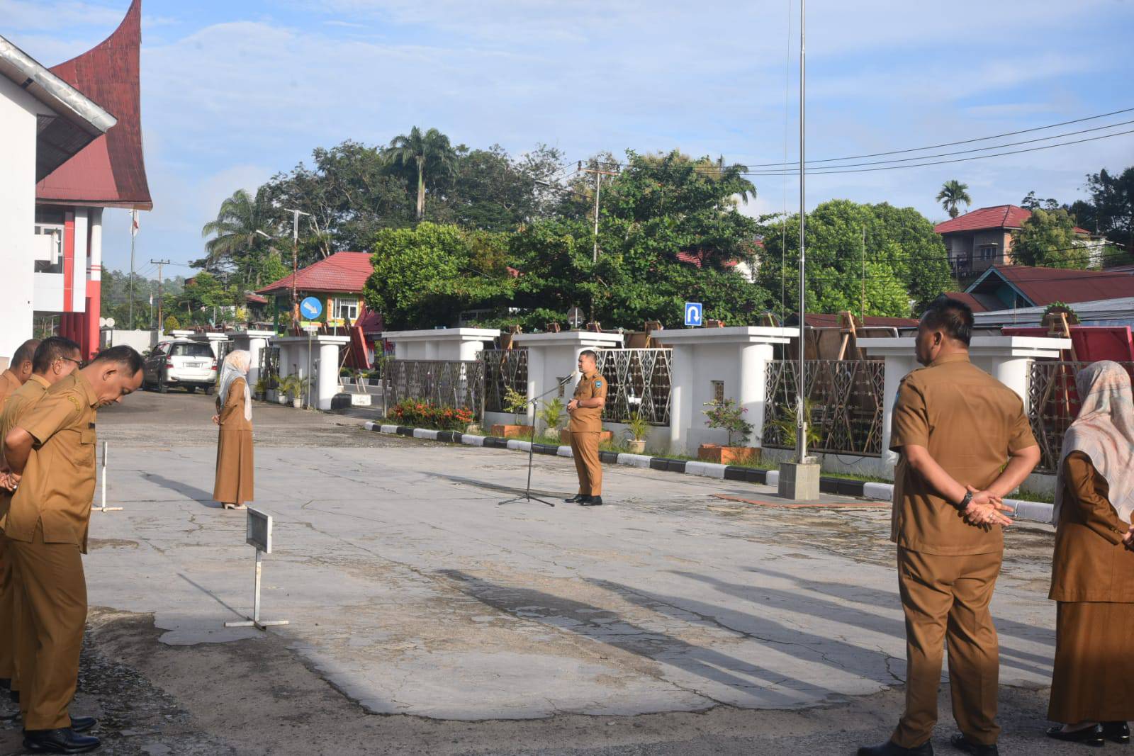 Wakil Wali Kota Sawahlunto Jeffry Hibatullah pimpin apel mingguan di lingkungan Setdako Sawahlunto