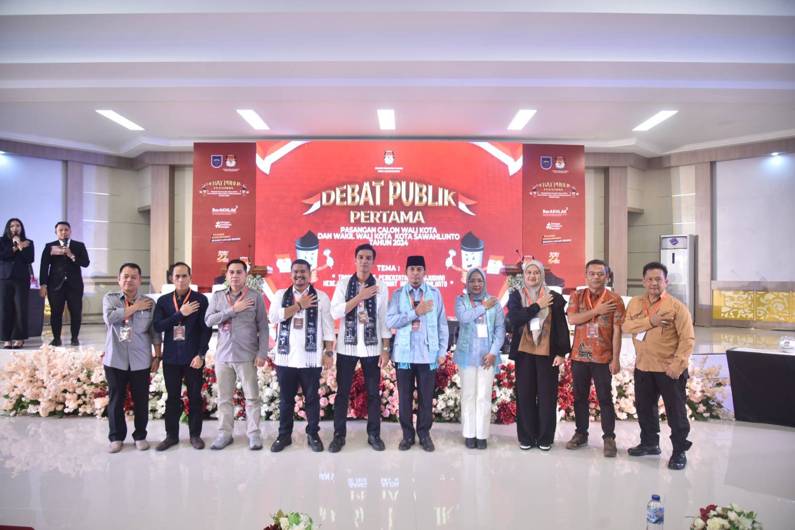 Debat Publik Pertama Paslon Cawako dan Cawawako Pilkada Kota Sawahlunto