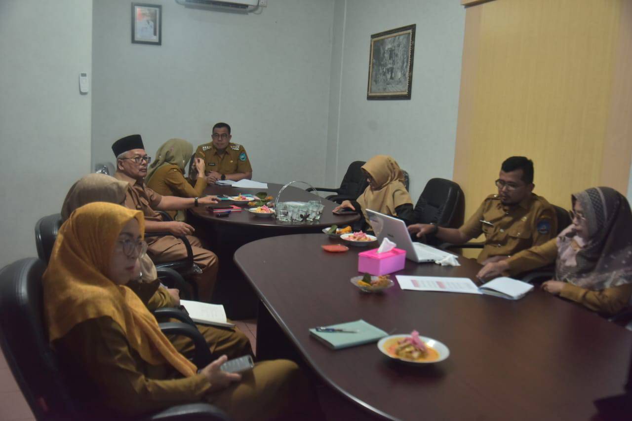 Penjabat (Pj) Wali Kota Sawahlunto Dr. Zefnihan, AP, M.Si, bersama Sekretaris Daerah Dr. dr. Ambun Kadri, MKM, ikut  Rapat Koordinasi Nasional Penanganan Inflasi bersama Kementerian Dalam Negeri (Kemendagri) secara daring