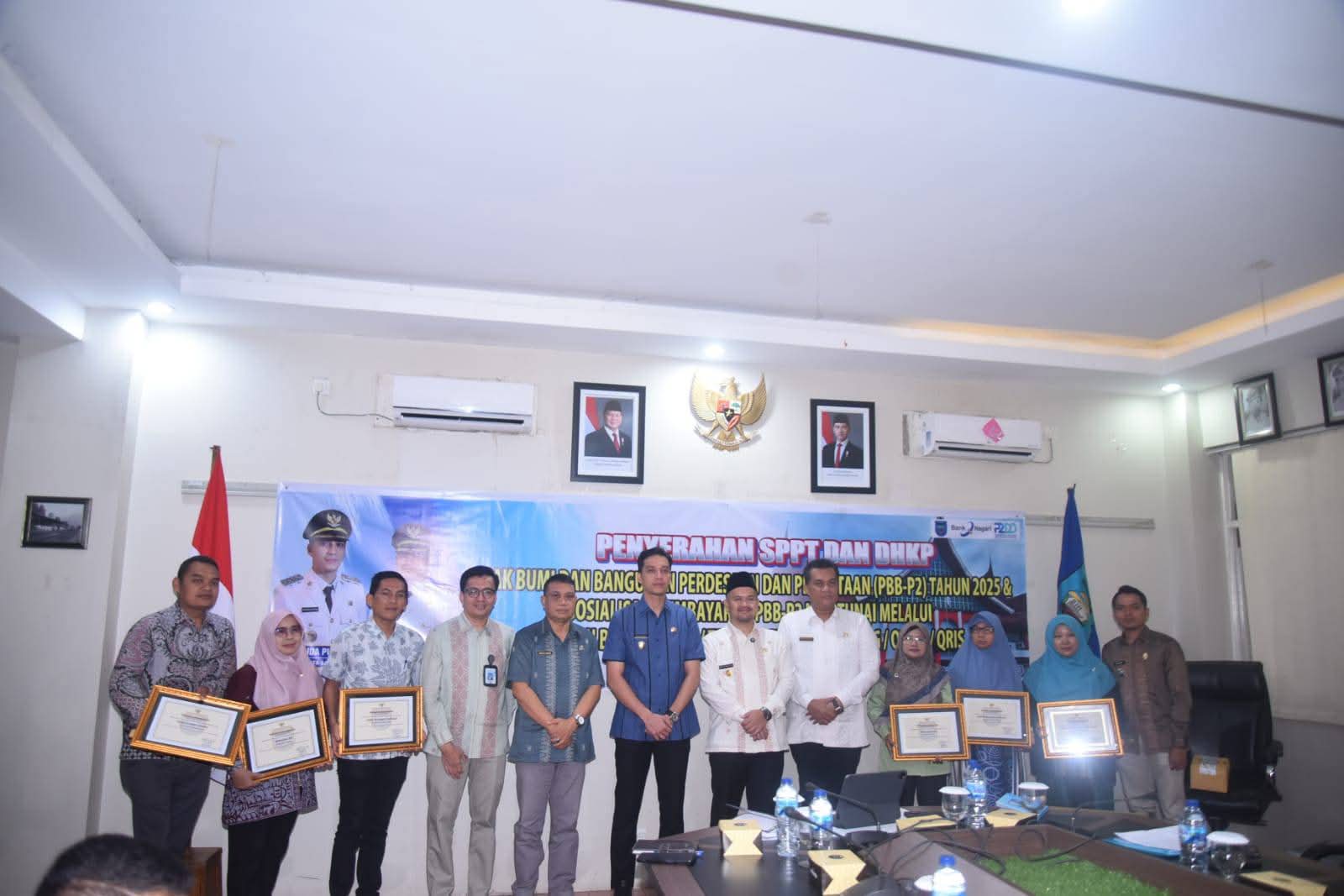 Wali Kota Sawahlunto Serahkan SPPT dan DHKP PBB-P2 Tahun 2025, Tegaskan Pajak sebagai Pilar Kemandirian Daerah