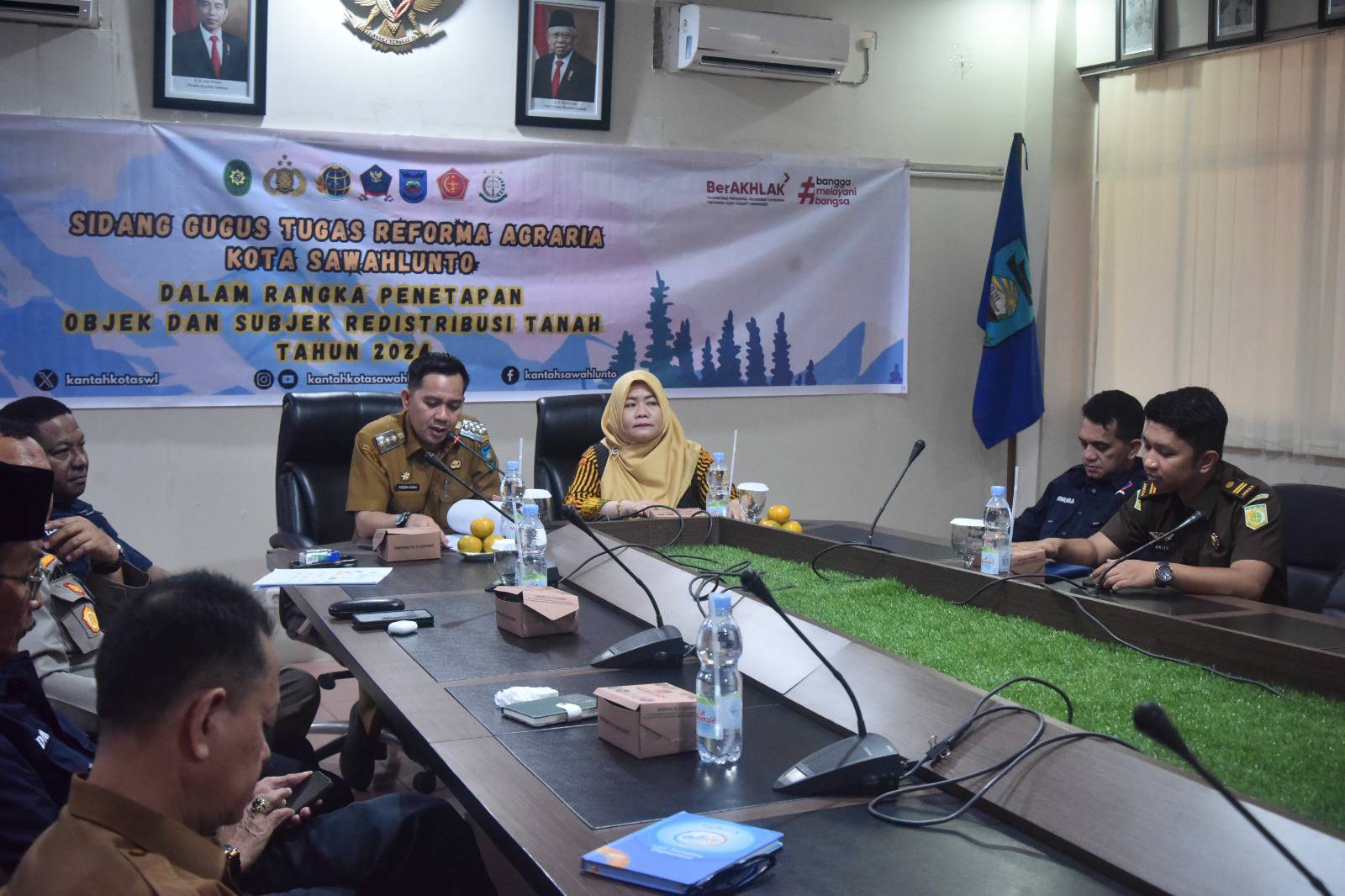 Penjabat (Pj) Wali Kota Sawahlunto Fauzan Hasan, S.STP, M.Si, bersama Kepala Badan Pertanahan Kota Sawahlunto Ikram Abdul Haris pimpin sidang gugus tugas reforma agraria Kota Sawahlunto