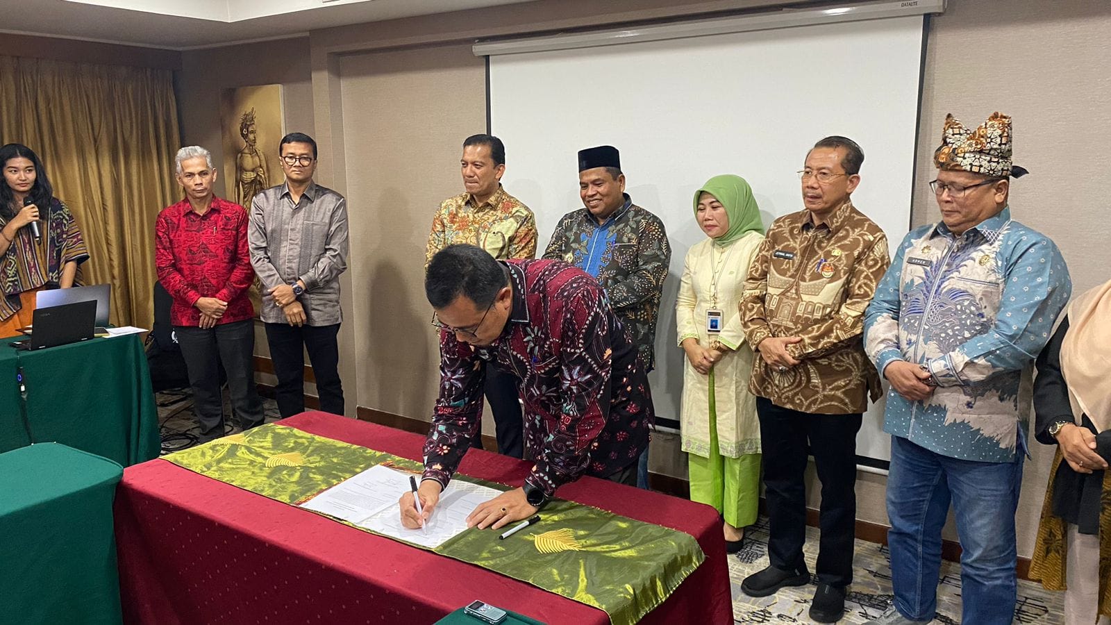 Pj Walikota Zefnihan hadiri Rapat Penyusunan Program Galanggang Arang 2024 dengan Direktorat Jenderal Kebudayaan Kementerian Pendidikan dan Kebudayaan RI
