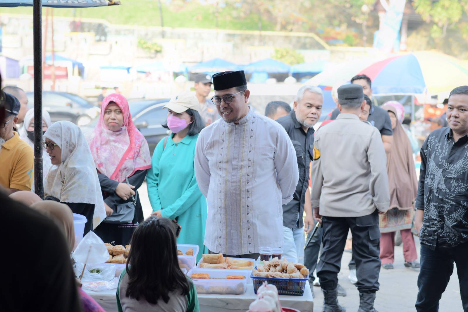 Penjabat (Pj) Wali Kota Sawahlunto Dr. Zefnihan, AP, M.Si, tinjau pasar pabukoan di  kawasan Terminal dan Pasar Remaja