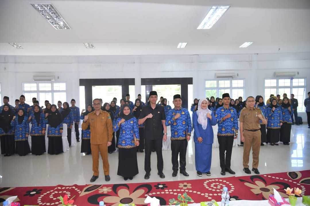 Wali Kota Sawahlunto Serahkan SK Pengangkatan kepada 62 CPNS Formasi 2024