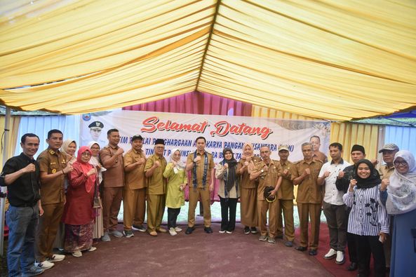 Penjabat (Pj) Wali Kota Sawahlunto Fauzan Hasan, S.STP, M.Si dampingi tim penilai penghargaan Adhikarya Pangan Nusantara (APN) Tahun 2024 Tingkat Provinsi Sumatera Barat