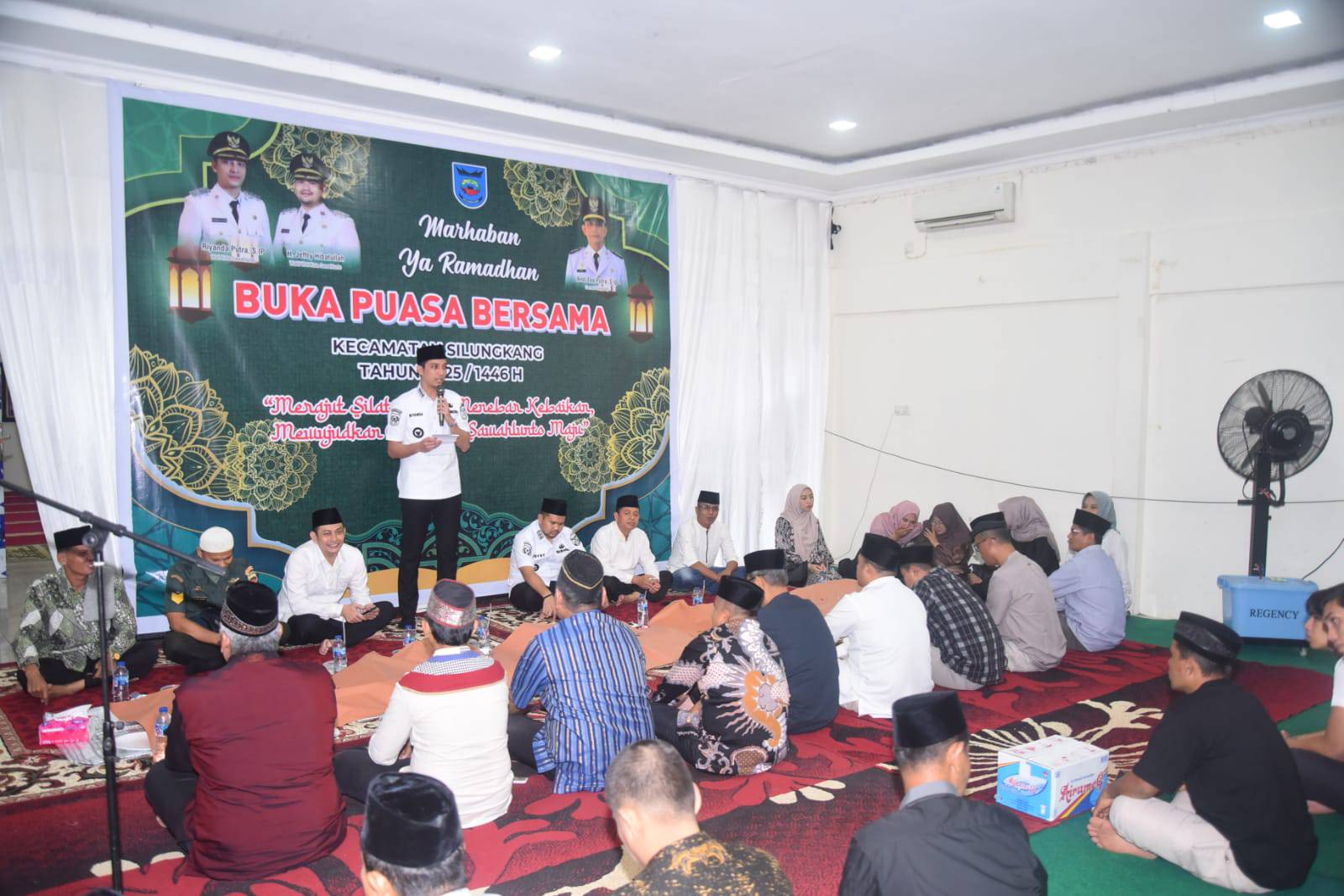 Wali Kota Sawahlunto Riyanda Putra didampingi Wakil Wali Kota Jeffry Hibatullah hadiri buka puasa bersama dengan jajaran Pemerintah Kecamatan Silungkang