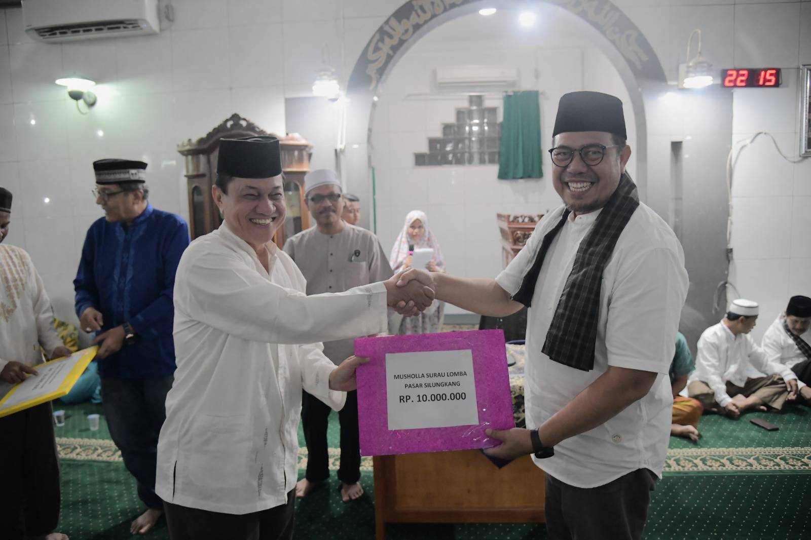 Penjabat (Pj) Wali Kota Sawahlunto Dr. Zefnihan, AP, M.Si, pimpin Tim I Safari Ramadhan Pemko Sawahlunto berkunjung ke Masjid Raya Silungkang.
