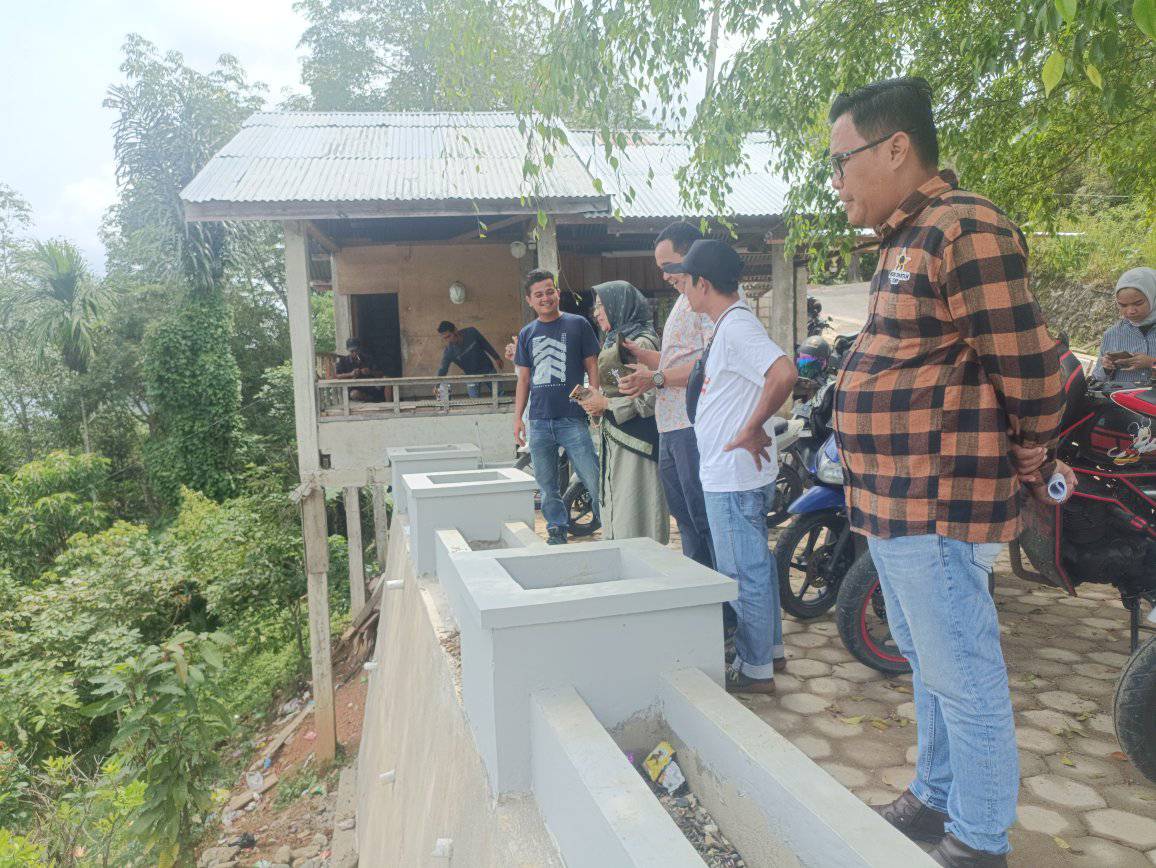 Sekretaris Daerah Kota Sawahlunto Dr.dr. Ambun Kadri, MKM, mendampingi tim (Monev) DAK dari Kemenpar melakukan peninjauan pembangunan sarana  pendukung destinasi wisata Batu Runcing Silungkang