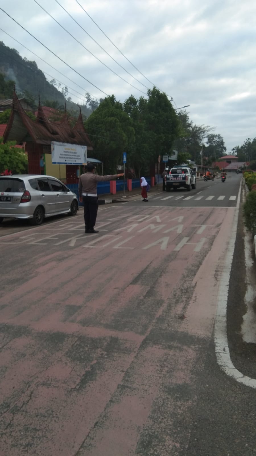 Kegiatan Rutin Pengamanan Lalu Lintas Pada Beberapa Sekolah Yang Ada Di Kota Sawahlunto