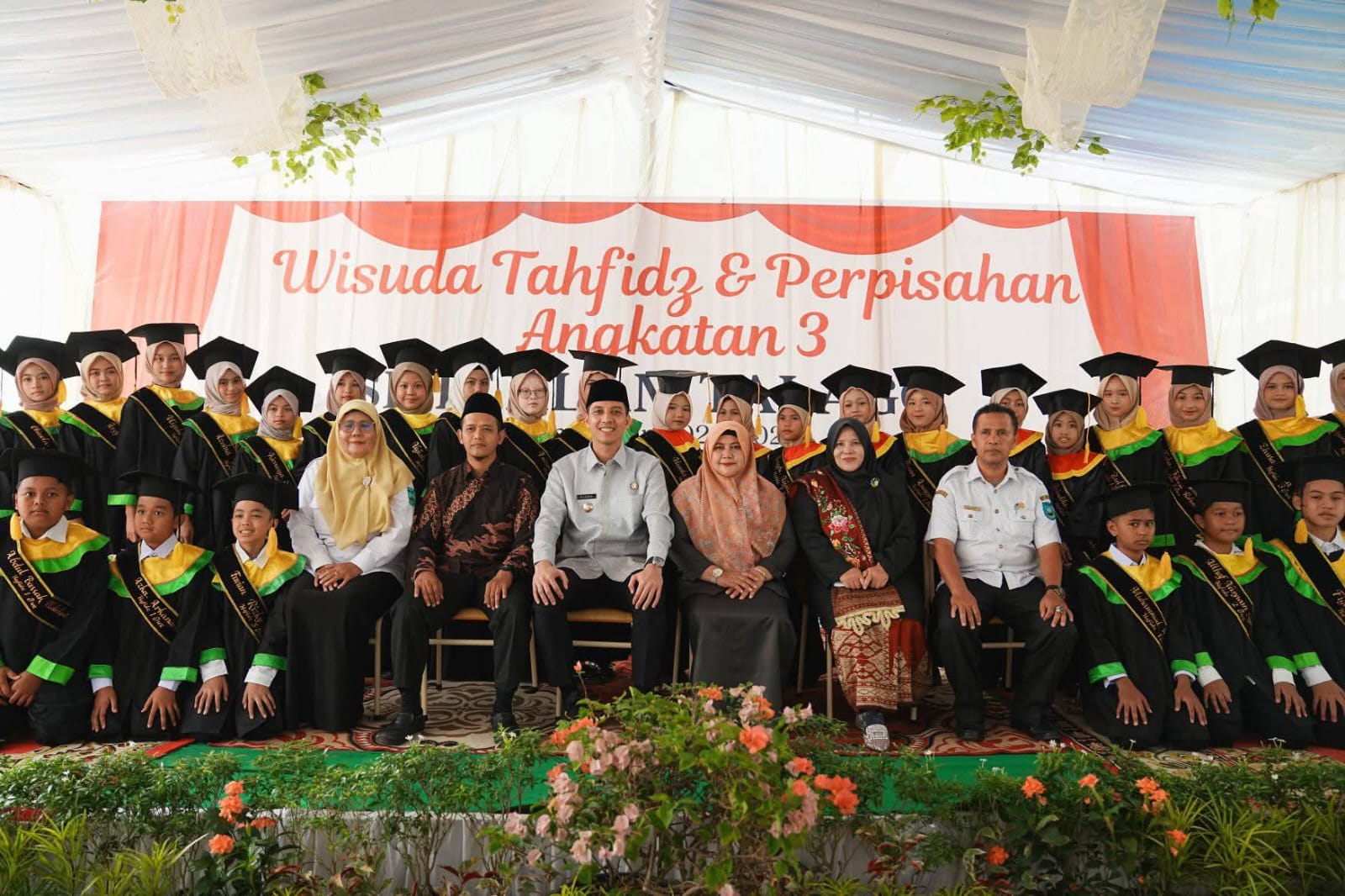 Wali Kota Sawahlunto Hadiri Wisuda Tahfidz dan Perpisahan Siswa SDIT Alam Talago