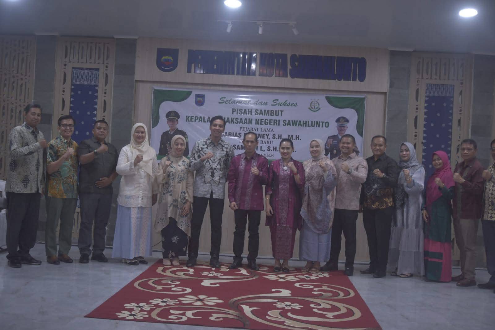 Wali Kota  Sawahlunto Lepas  Kepala Kejari Andarias D'Orney Yang Dimutasi ke Tempat Tugas Baru