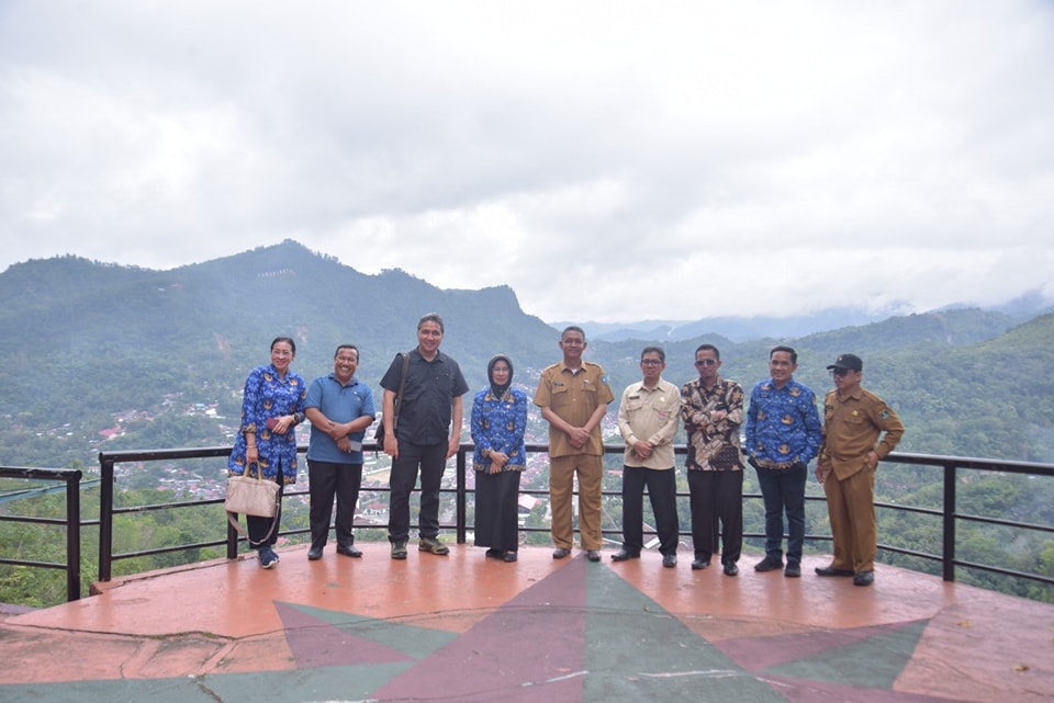 Sekretaris Daerah Kota Sawahlunto Dr.dr. Ambun Kadri,MKM, mendampingi Direktur Jenderal Kebudayaan Kementerian Pendidikan, Kebudayaan, Riset dan Teknologi (Kemendikbudristek)