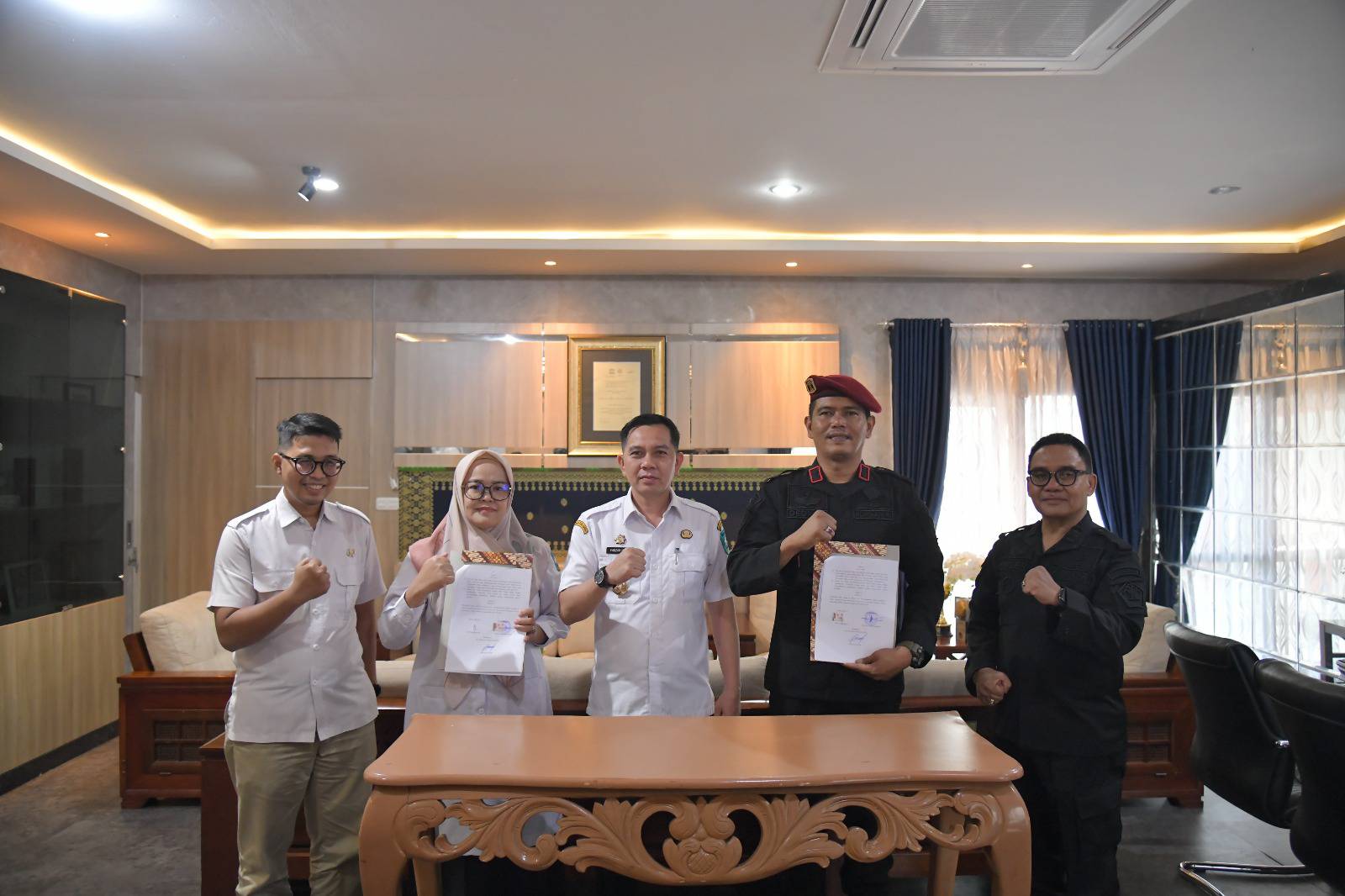 Penjabat (Pj) Wali Kota Sawahlunto Fauzan Hasan, S.STP, M.Si saksikan penandatanganan kerjasama antara DPMTSP-NAKER Kota Sawahlunto dengan Rutan Kelas II-B Sawahlunto