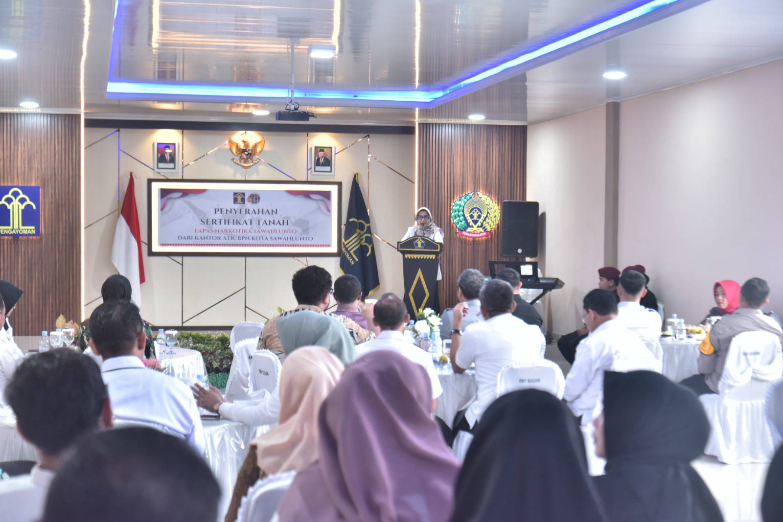 Penyerahan sertifikat tanah Lapas Narkotika Sawahlunto oleh Badan Pertanahan Nasional (BPN) Kota Sawahlunto dihadiri oleh Sekretaris Daerah Kota Sawahlunto  Dr.dr. Ambun Kadri, MKM