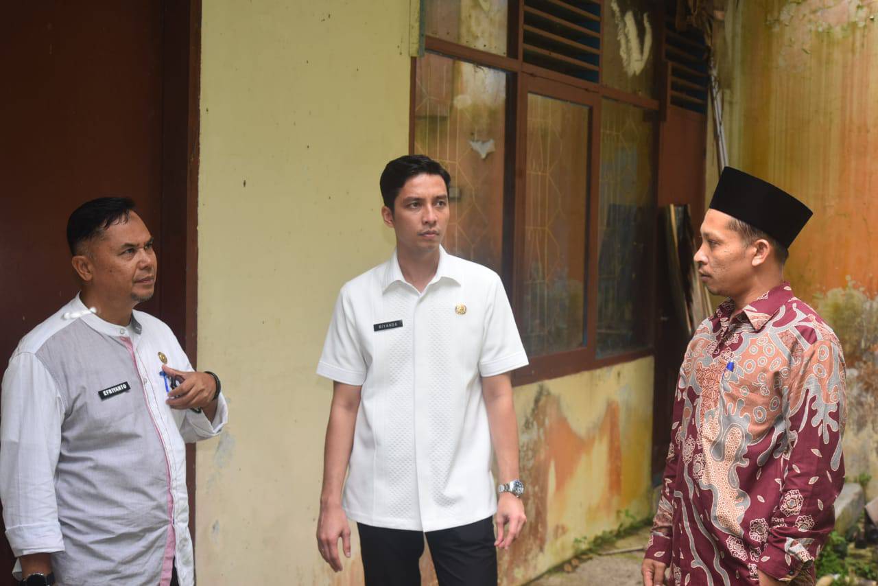 Wali Kota Sawahlunto Riyanda Putra tinjau kondisi bekas Puskesmas Pembantu (Pustu) Desa Kubang Utara Sikabu