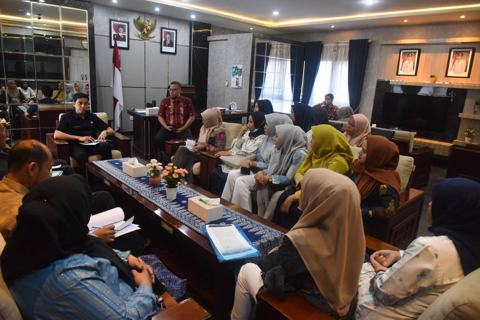 Wali Kota Sawahlunto Riyanda Putra terima aspirasi dari perwakilan PPPK formasi tenaga kesehatan