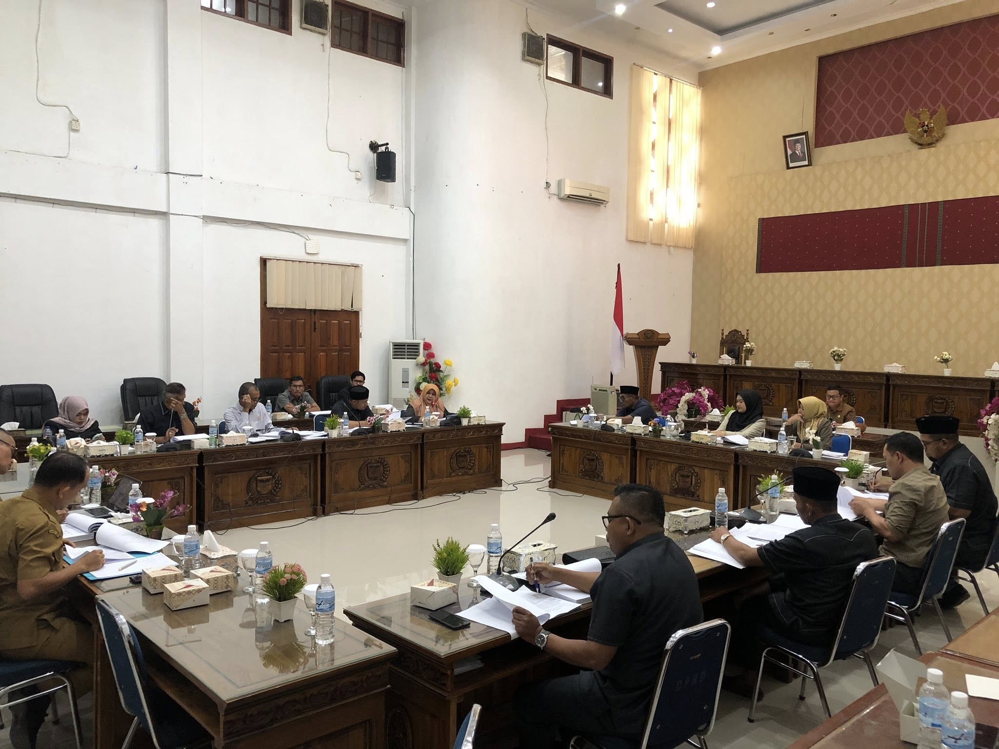 Rapat Kerja Pembahasan Laporan Pertanggungjawab Kepala Daerah Tahun Anggaran 2024 Antara Anggota DPRD Kota Sawahlunto Bersama Pemerintah Daerah Kota Sawahlunto