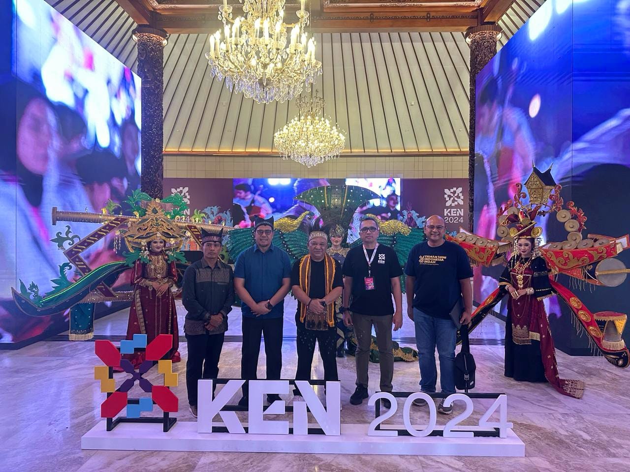 Penjabat (Pj) Wali Kota Sawahlunto Dr. Zefnihan, AP, M.Si menghadiri Karisma Event Nusantara (KEN) Festival 2024 di Sasono Langen Budoyo Taman Mini Indonesia Indah (TMII)
