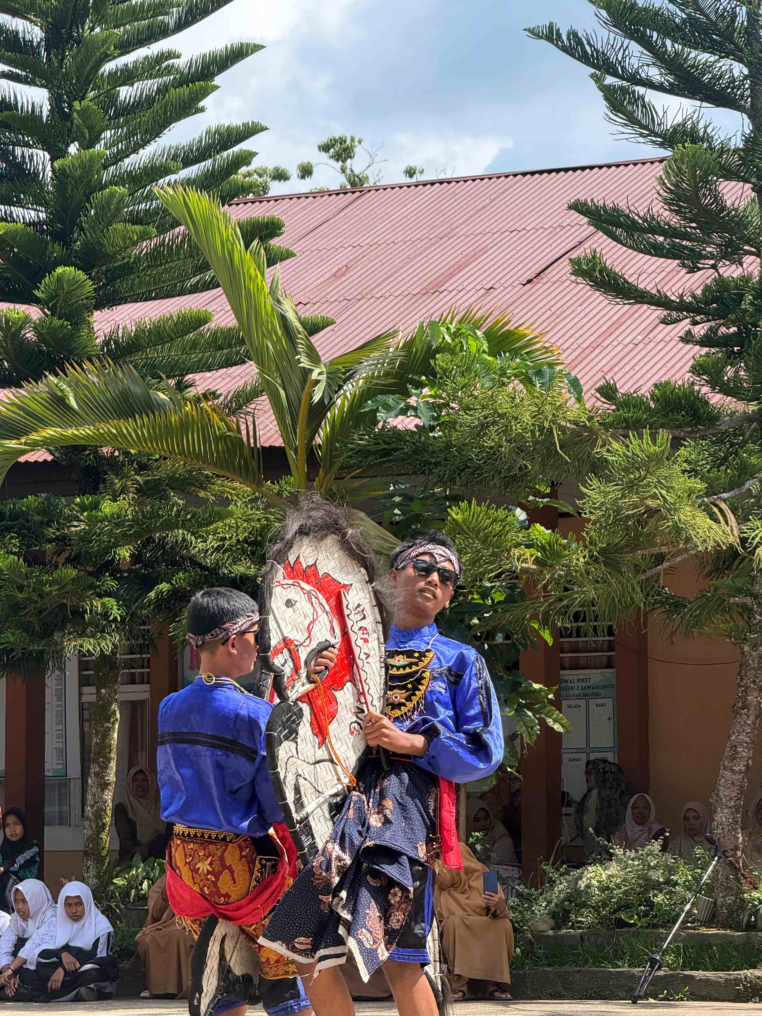 SMP 2  Gelar Pentas Seni ' Mengenal Budaya Nusantara'