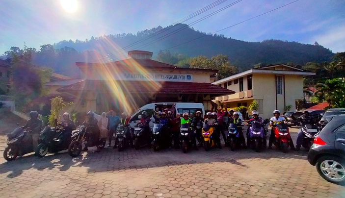 Wisatawan Malaysia Kunjungi WTBOS Warisan Dunia Naik Motor Dikawal Paraun Adventure