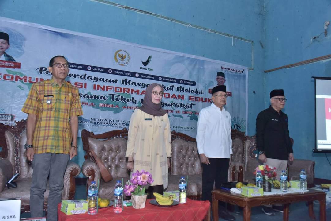 Balai Besar BPOM Padang didampingi Anggota DPR RI Komisi IX Darul Siska melaksanakan pemberdayaan masyarakat di Kecamatan Talawi