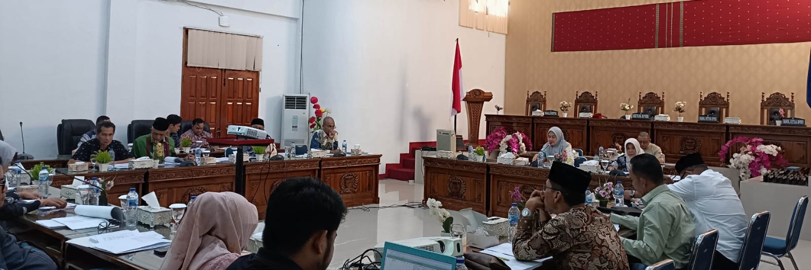 Rapat Kerja DPRD Kota Sawahlunto tentang Pembahasan Evaluasi Gubernur terhadap Ranperda RPJPD Tahun 2025-2045 dan Ranperda APBD Kota Sawahkunto Tahun Anggaran 2025