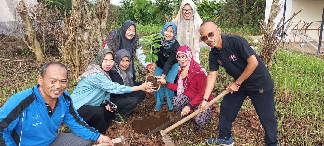 Menanam Kendati Kita Akan Meninggal Besok :